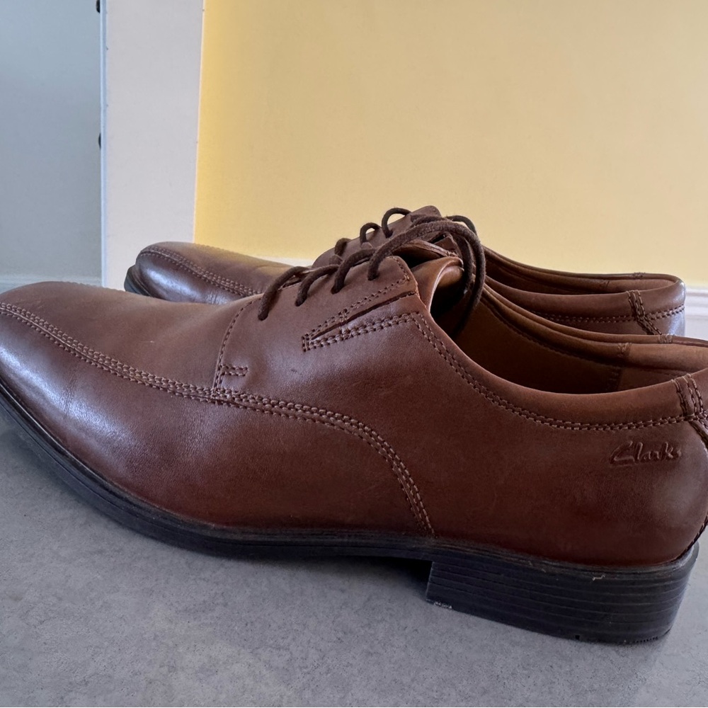 Clarks Men's Rich Brown Leather Oxfords